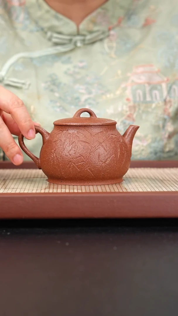 茶壶紫砂红降坡10目均玉刻绘350cc吴国仙