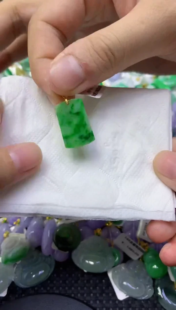 颈饰未镶嵌翡翠天然缅甸翡翠A货