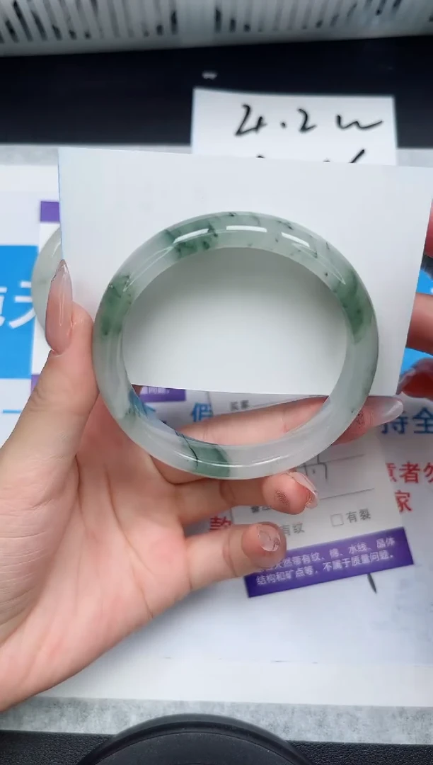 【闪购商品】石英质玉手镯合金143