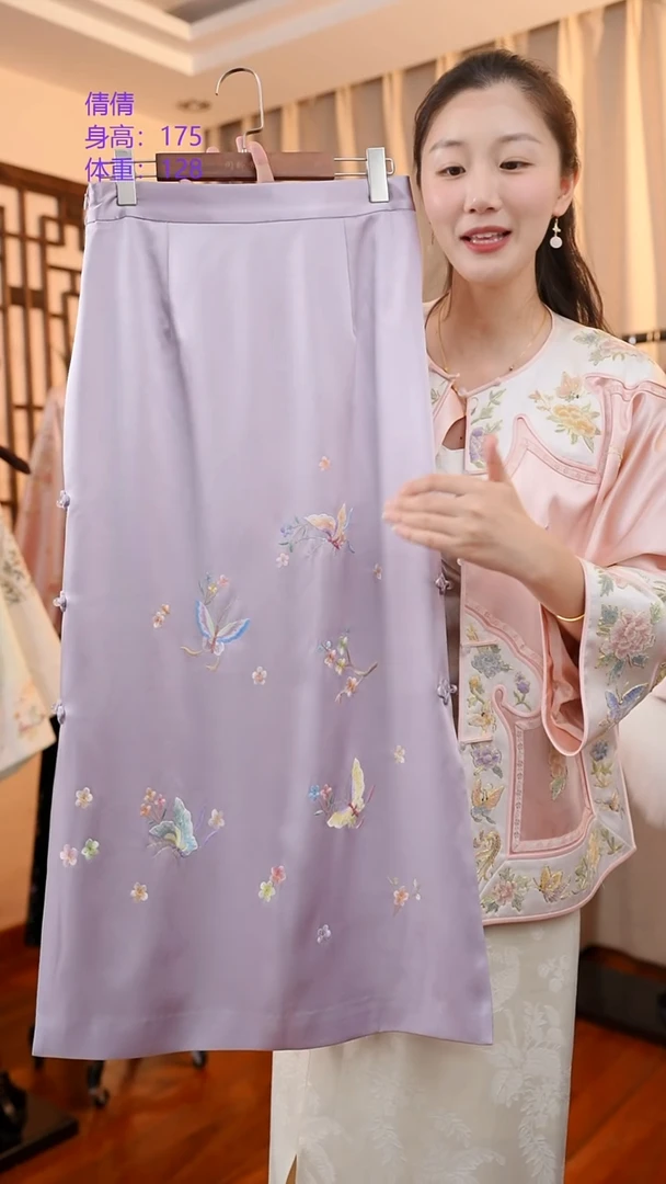 刺绣定制紫色软缎梅花蝴蝶裙子 定制不退不换 桑蚕丝非遗苏绣服饰