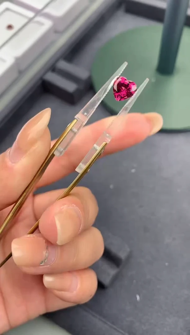 【闪购商品】石榴石裸石未镶嵌2.2ct镁铝榴石