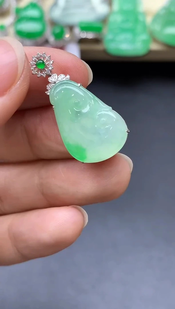 颈饰18K金镶嵌翡翠441-中国好珍宝