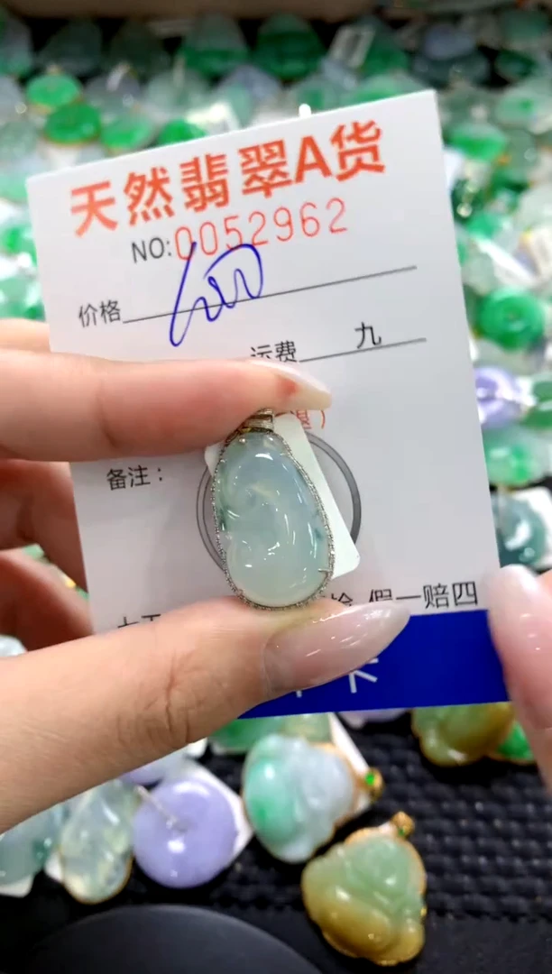 翡翠18K金镶嵌颈饰1111111111111111