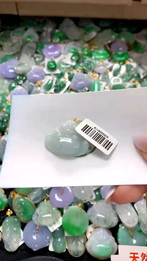 颈饰18K金镶嵌翡翠1111111111111111