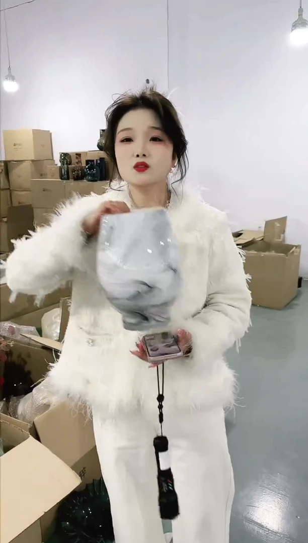 【闪购商品】无铅玻璃私花主义花瓶微瑕-64R7