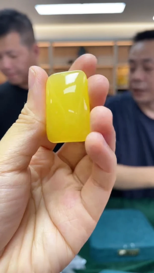 未镶嵌蜜蜡裸石多样性发一件
