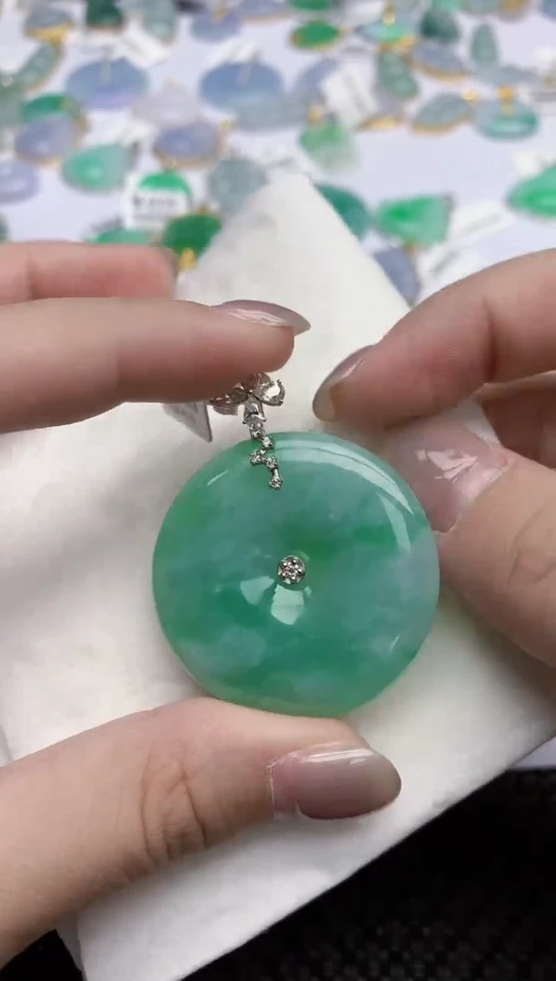 【闪购商品】翡翠颈饰18K金镶嵌天然翡翠A货