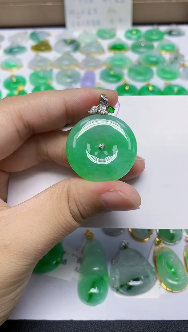 颈饰18K金镶嵌翡翠天然缅甸翡翠A货翡翠百元以上9元证书费自理