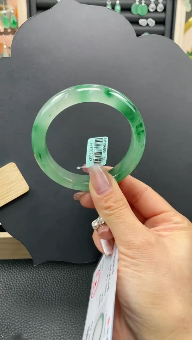 【闪购商品】石英质玉手镯未镶嵌口径56+