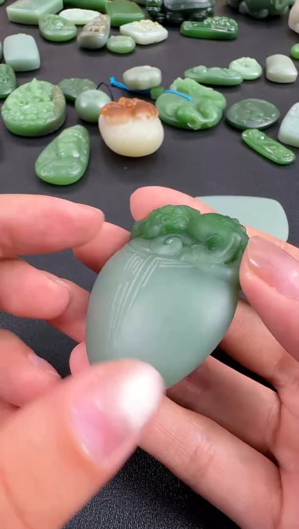 和田玉未镶嵌颈饰吊坠