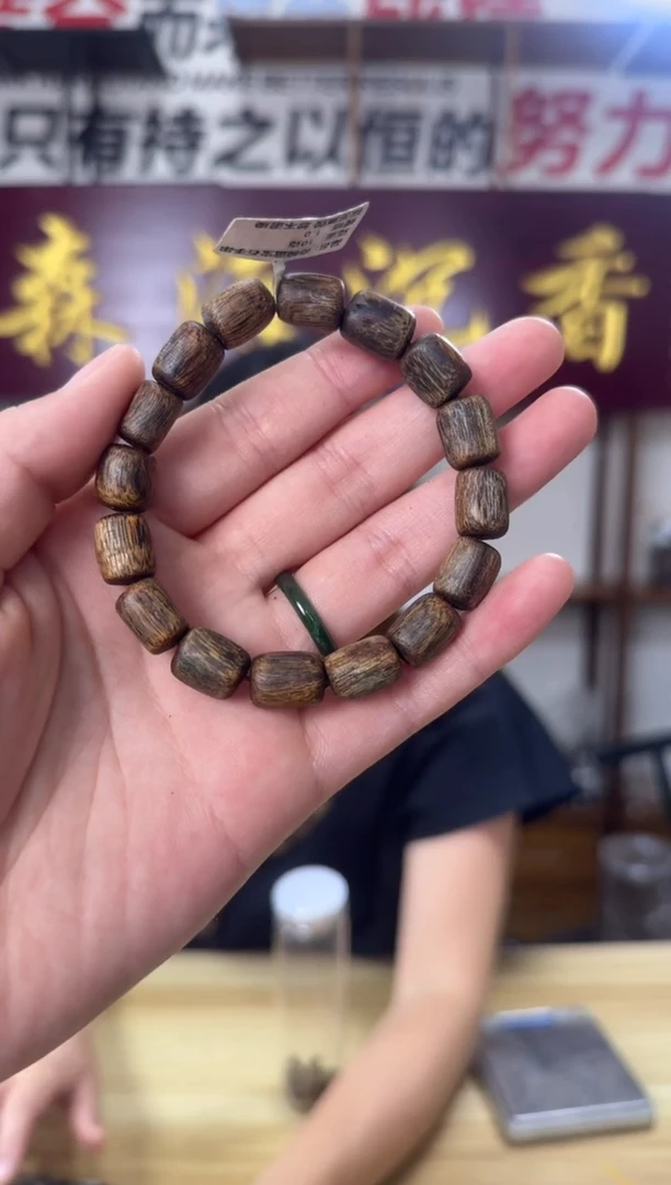 沉香手串古*10克蓝宝石手串