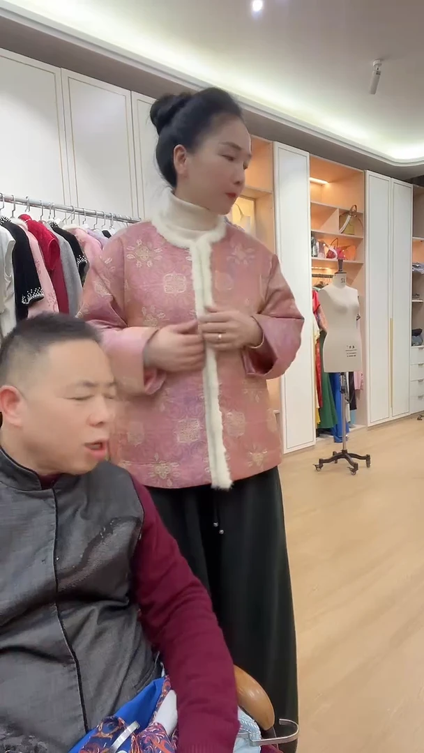 【默认微瑕】粉色夹棉毛毛中式外套
