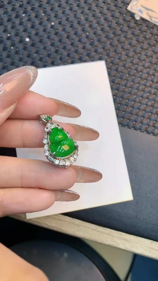 颈饰未镶嵌翡翠1