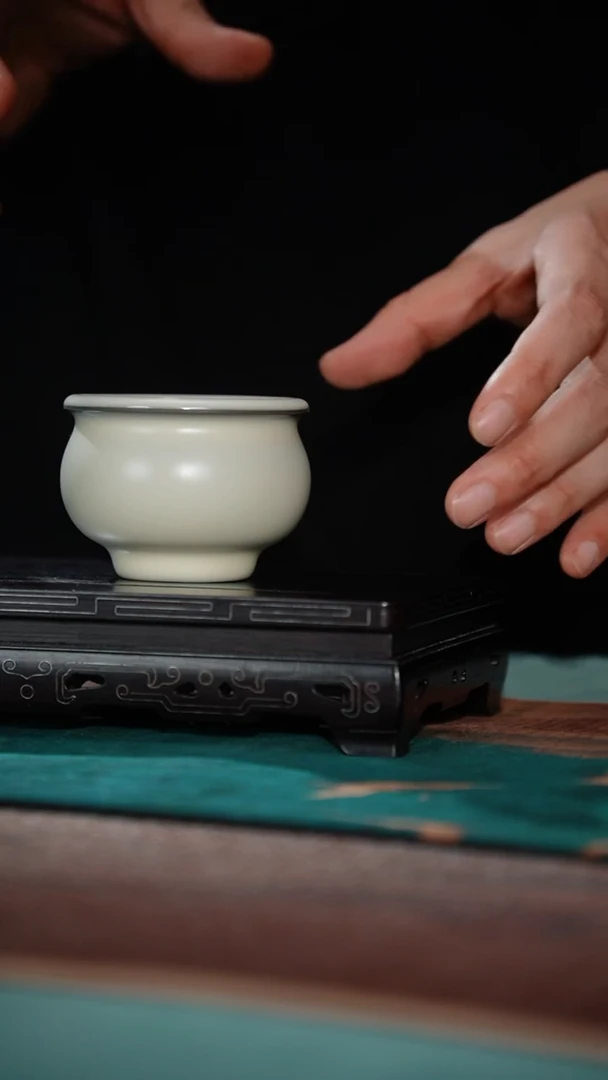 71-3一粒珠杯（灰胎 北宋官窑）