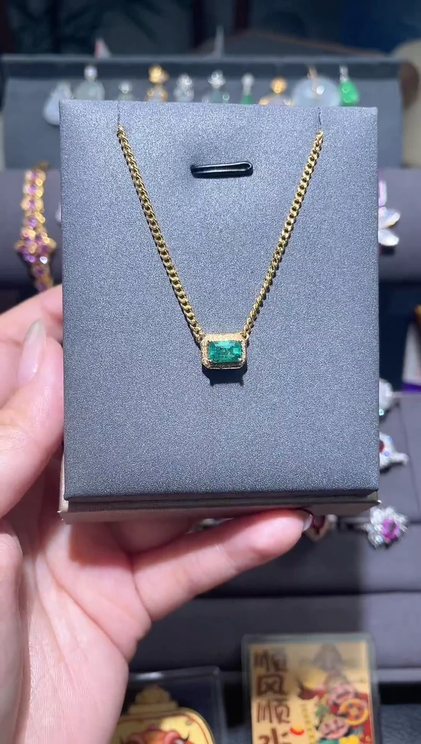 【闪购商品】祖母绿项链18K金镶嵌祖母绿项链
