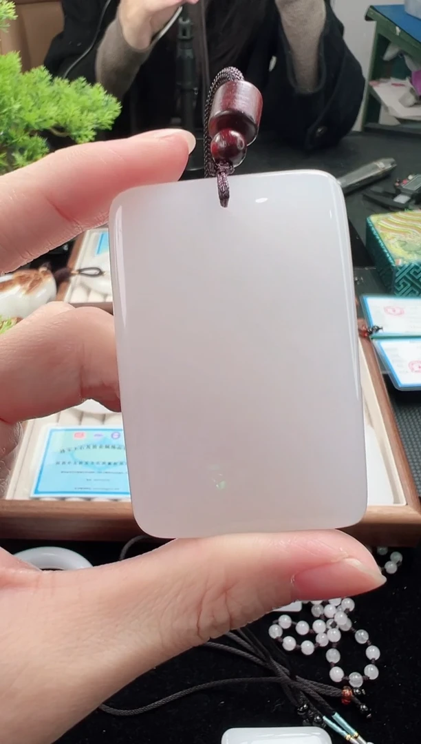 未镶嵌石英质玉（金丝玉）玉牌长****礼2