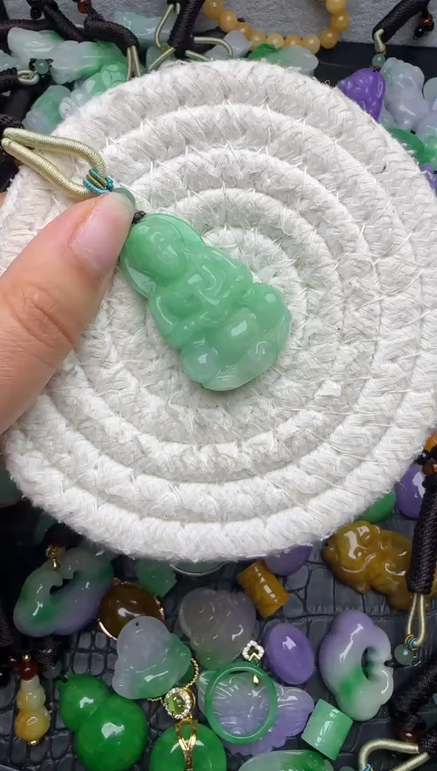 颈饰未镶嵌翡翠缅甸翡翠吊坠