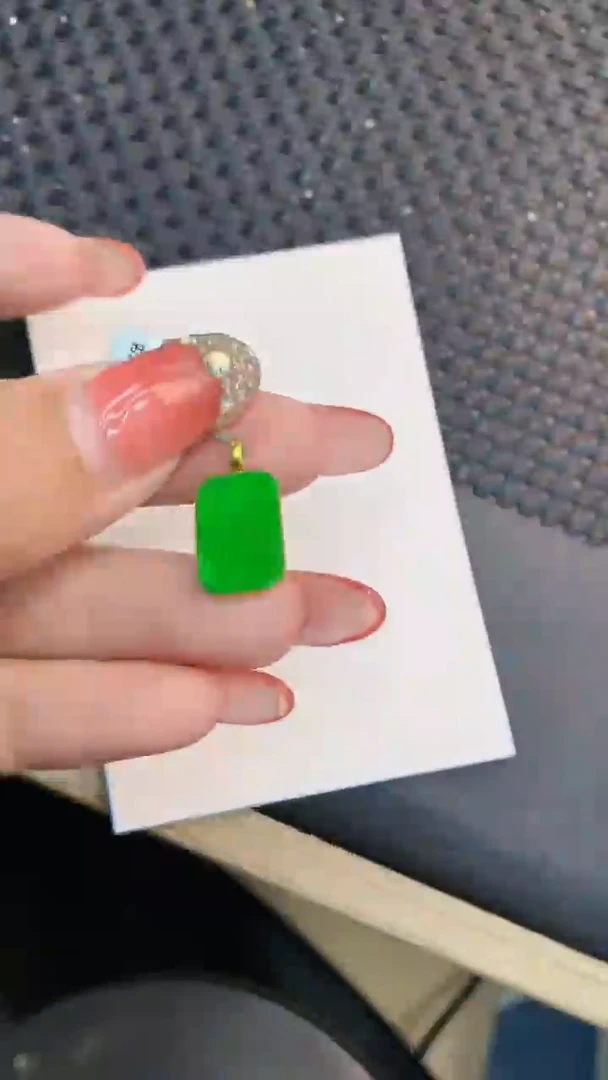 颈饰18K金镶嵌翡翠1