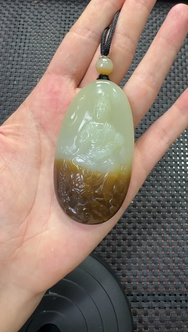 吊坠(赠链)未镶嵌和田玉若羌菩萨牌子