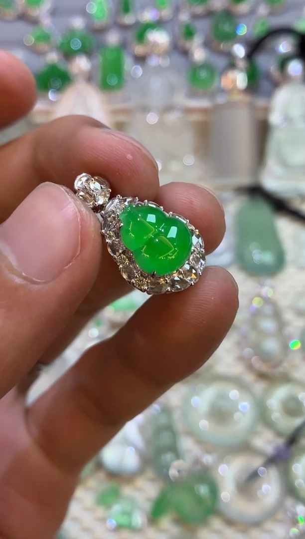吊坠(不含链)18K金镶嵌翡翠葫芦