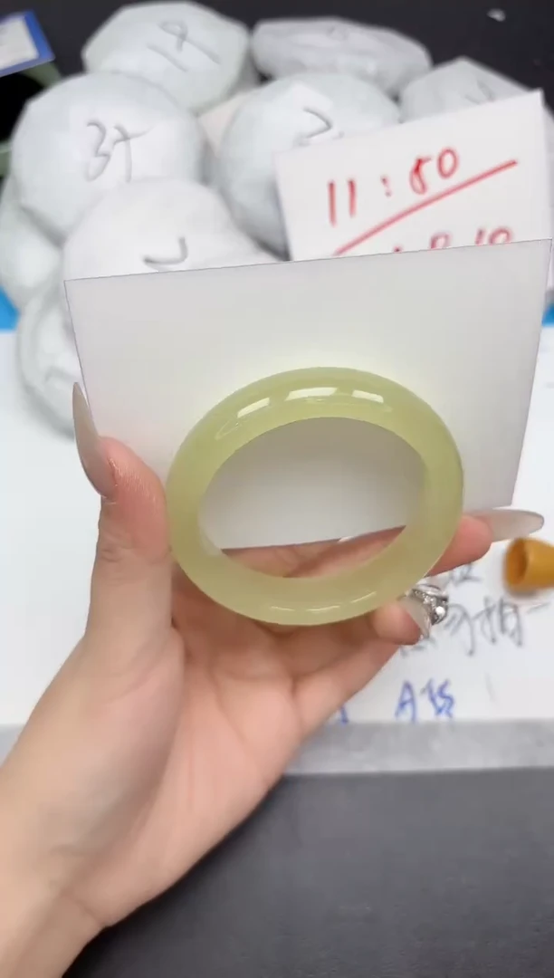 未镶嵌手镯石英质玉275-56.3