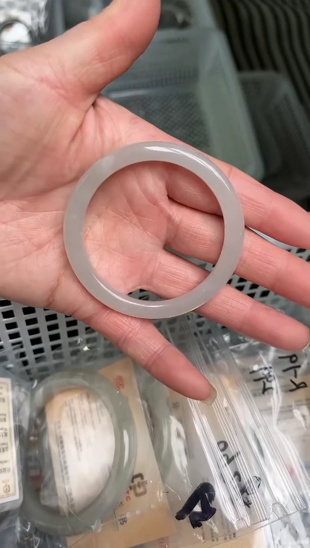 【闪购商品】和田玉手镯未镶嵌圈口53  V-9