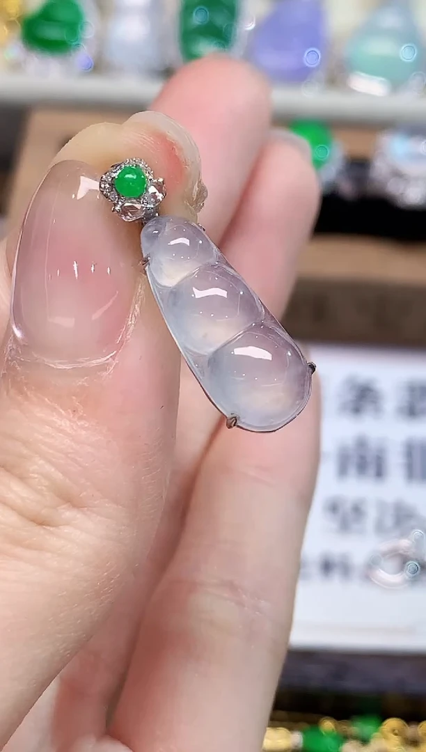 吊坠(不含链)18K金镶嵌翡翠多样性发其一