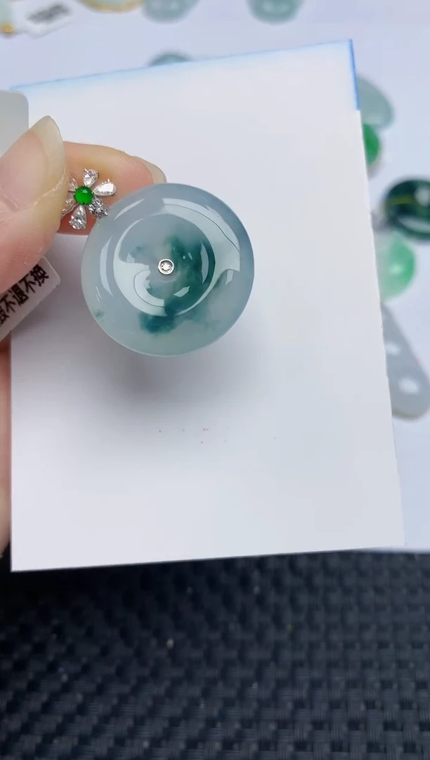 翡翠18K金镶嵌颈饰天然翡翠A货