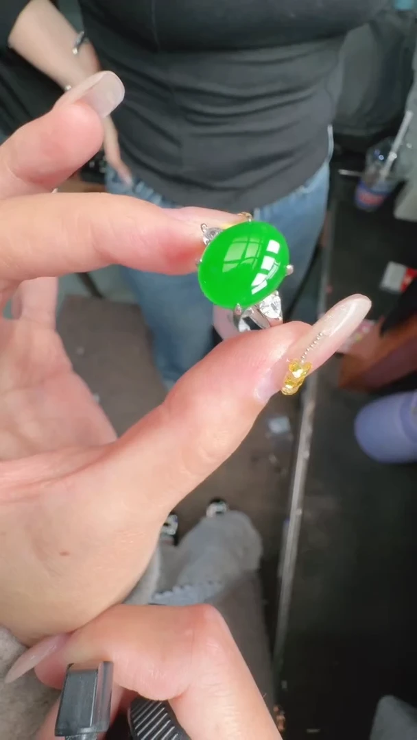 未镶嵌定制翡翠A货有轻微色差属于正常现象，戒指1