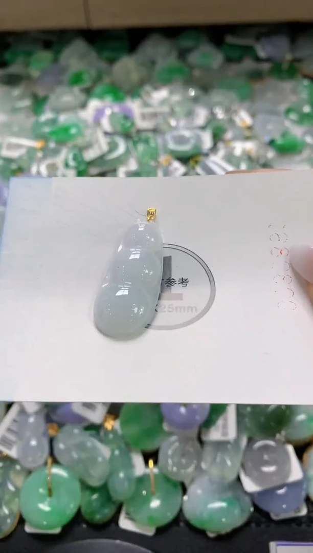 颈饰18K金镶嵌翡翠1111111111111111