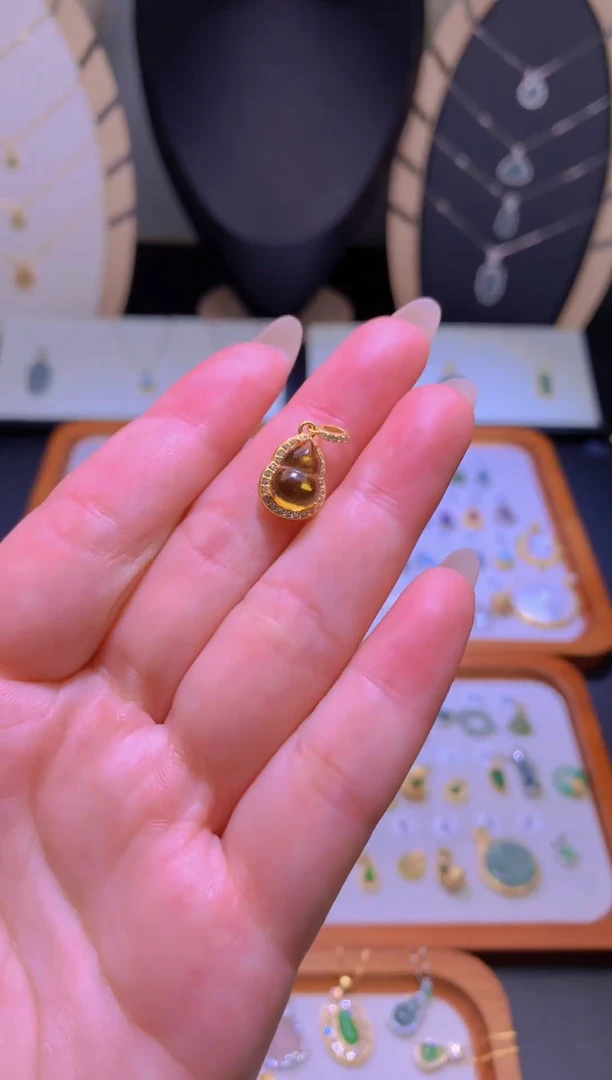 颈饰未镶嵌翡翠黄吊坠