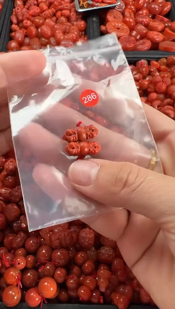 【闪购商品】南红玛瑙颈饰未镶嵌1