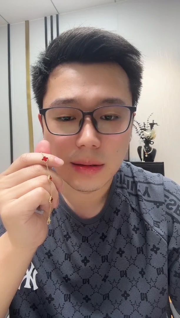 18K金镶嵌手链玛瑙/玉髓q****j红色k黄，小号五花手链