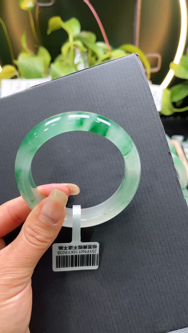 【闪购商品】石英质玉手镯未镶嵌+艳艳58+