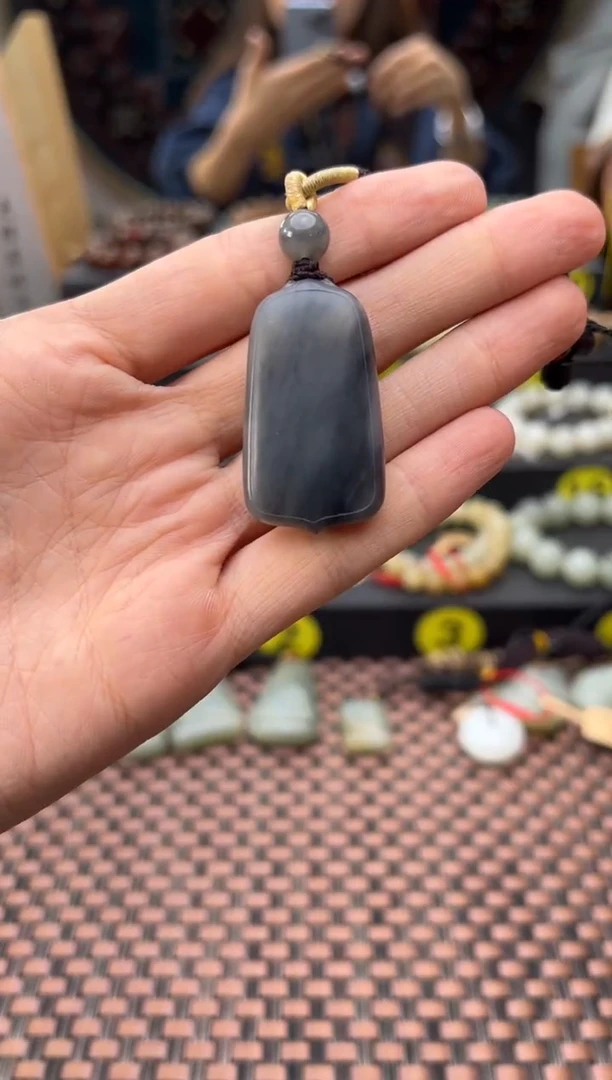 吊坠(赠链)未镶嵌和田玉青花无事牌