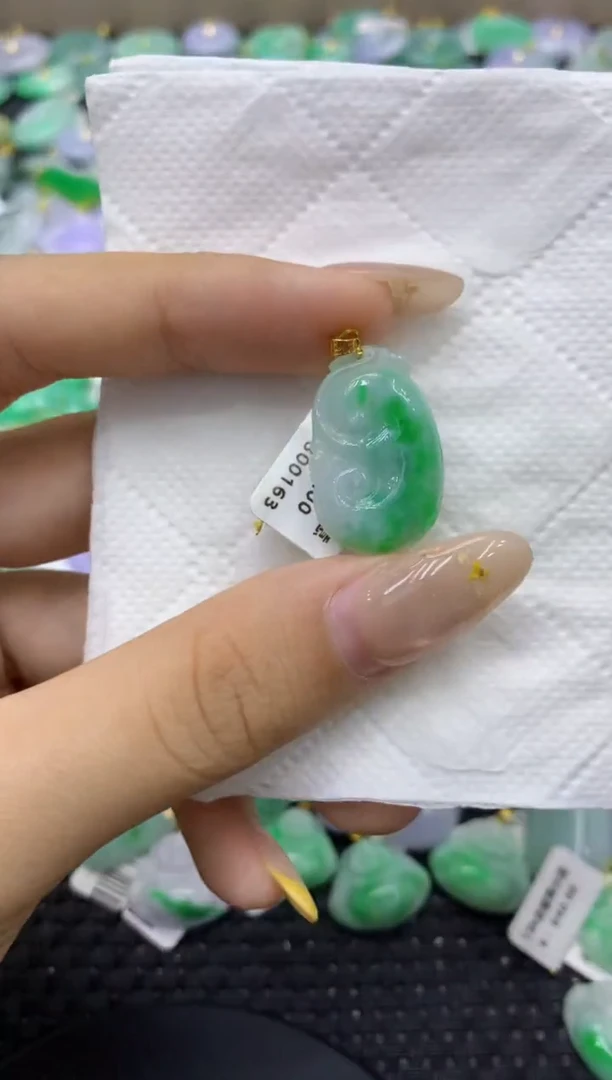 颈饰18K金镶嵌翡翠天然缅甸翡翠A货