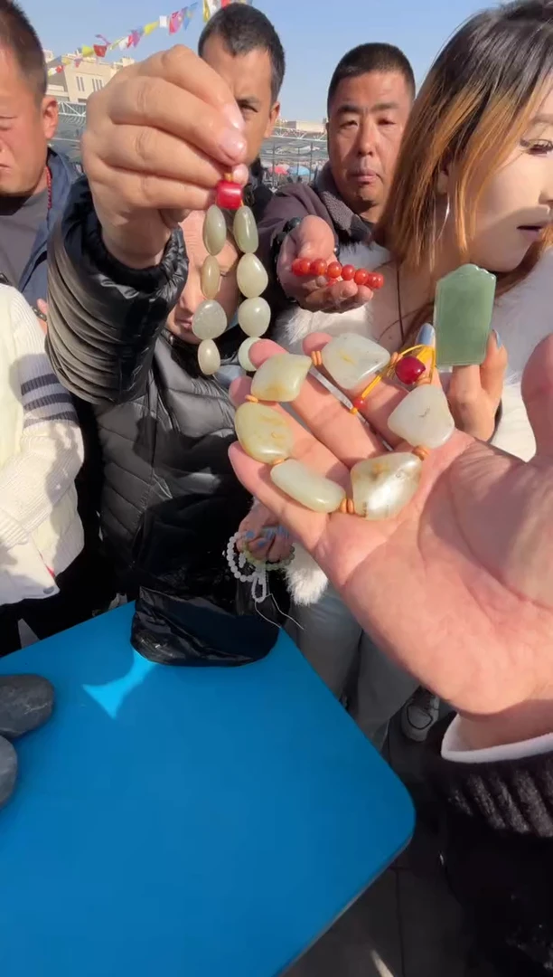 未镶嵌和田玉（糖玉）挂件和田玉
