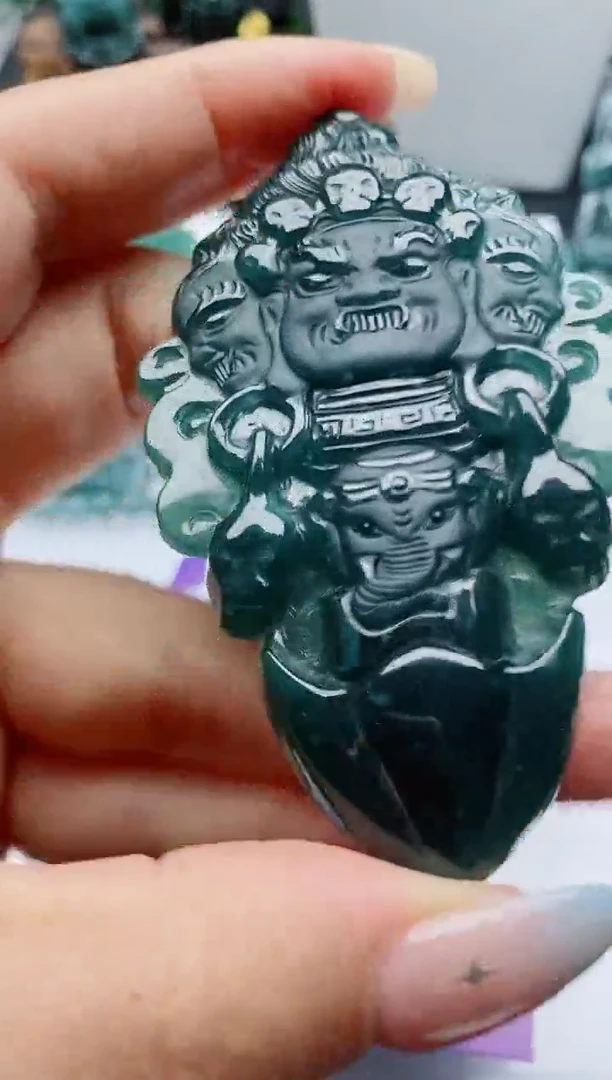 颈饰未镶嵌翡翠