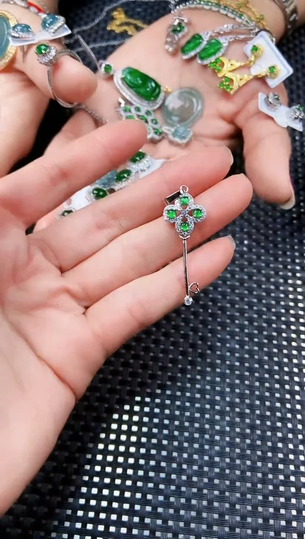 【闪购商品】翡翠吊坠(不含链)未镶嵌111111111