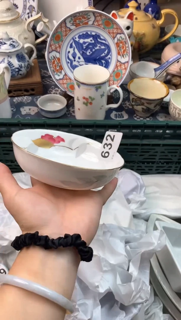 瓷片一*[○･｀Д´･ ○][○･｀Д´･ ○]