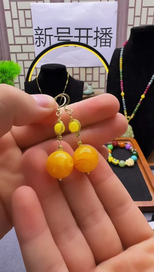 14K金镶嵌蜜蜡耳饰E155