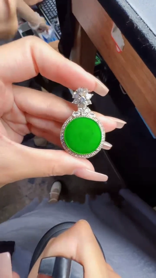 未镶嵌定制翡翠翡翠A货有轻微色差属于正常现象无事牌多样性发货1