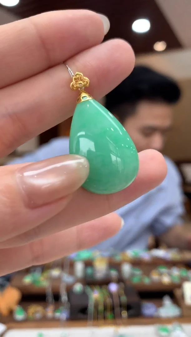 翡翠18K金镶嵌吊坠(不含链)水滴