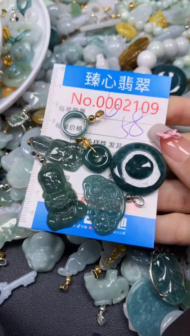 【闪购商品】翡翠颈饰未镶嵌含绳0002106