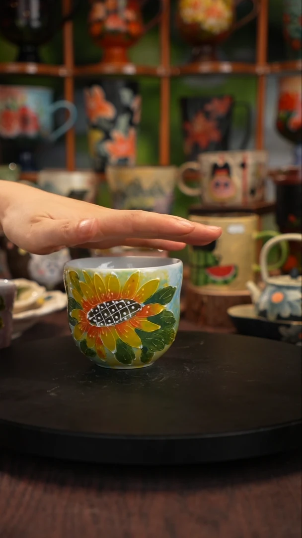 釉下手绘陶瓷杯子