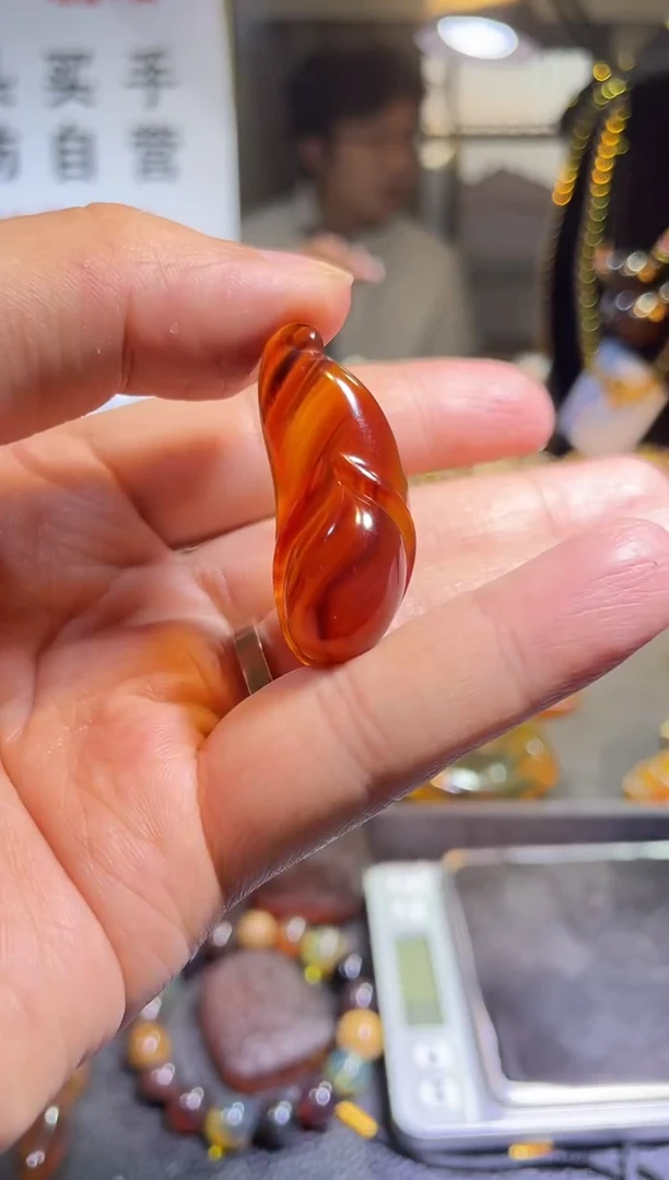 【闪购商品】琥珀裸石未镶嵌血珀 玉兰花