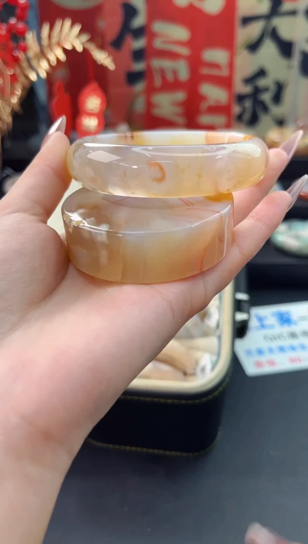 【闪购商品】石英质玉手镯未镶嵌赠送镯心（64圈口）无证书