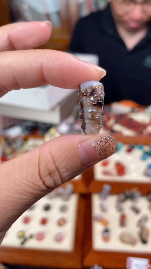 玛瑙/玉髓颈饰未镶嵌95刺骨背云