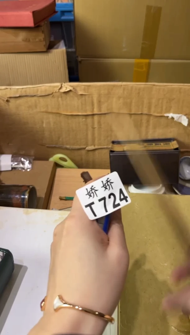 瓷片在****笑724定向 在卢浮宫浅笑