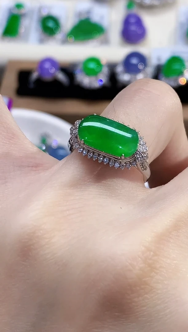 18K金镶嵌戒指翡翠YS